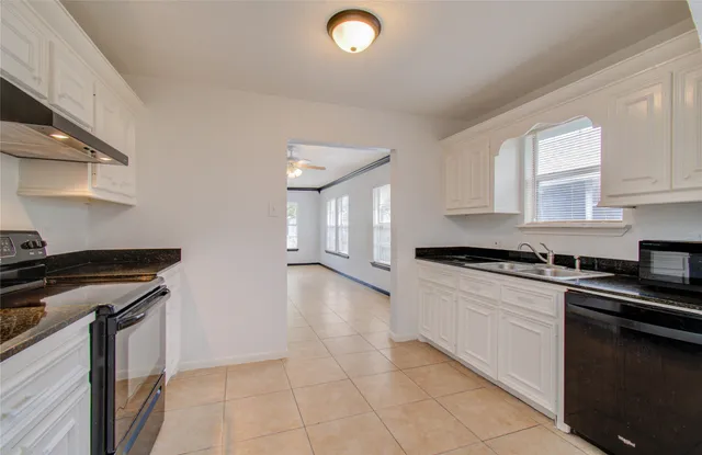 $1,900 | 5319 Bell Street, Houston, TX 77023