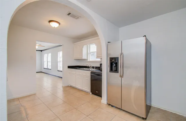 $1,900 | 5319 Bell Street, Houston, TX 77023