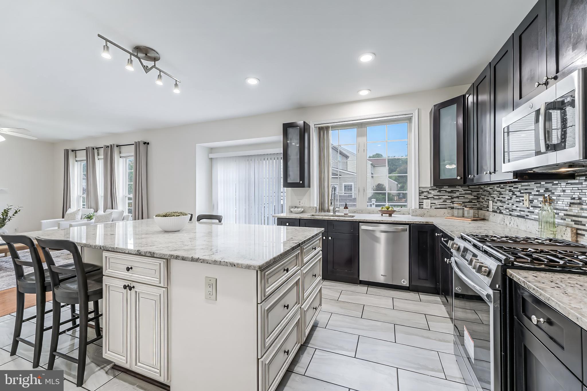 12509 Fox View Way Reston, VA 20191 - Photo 8 of 49 Gallery Image 8