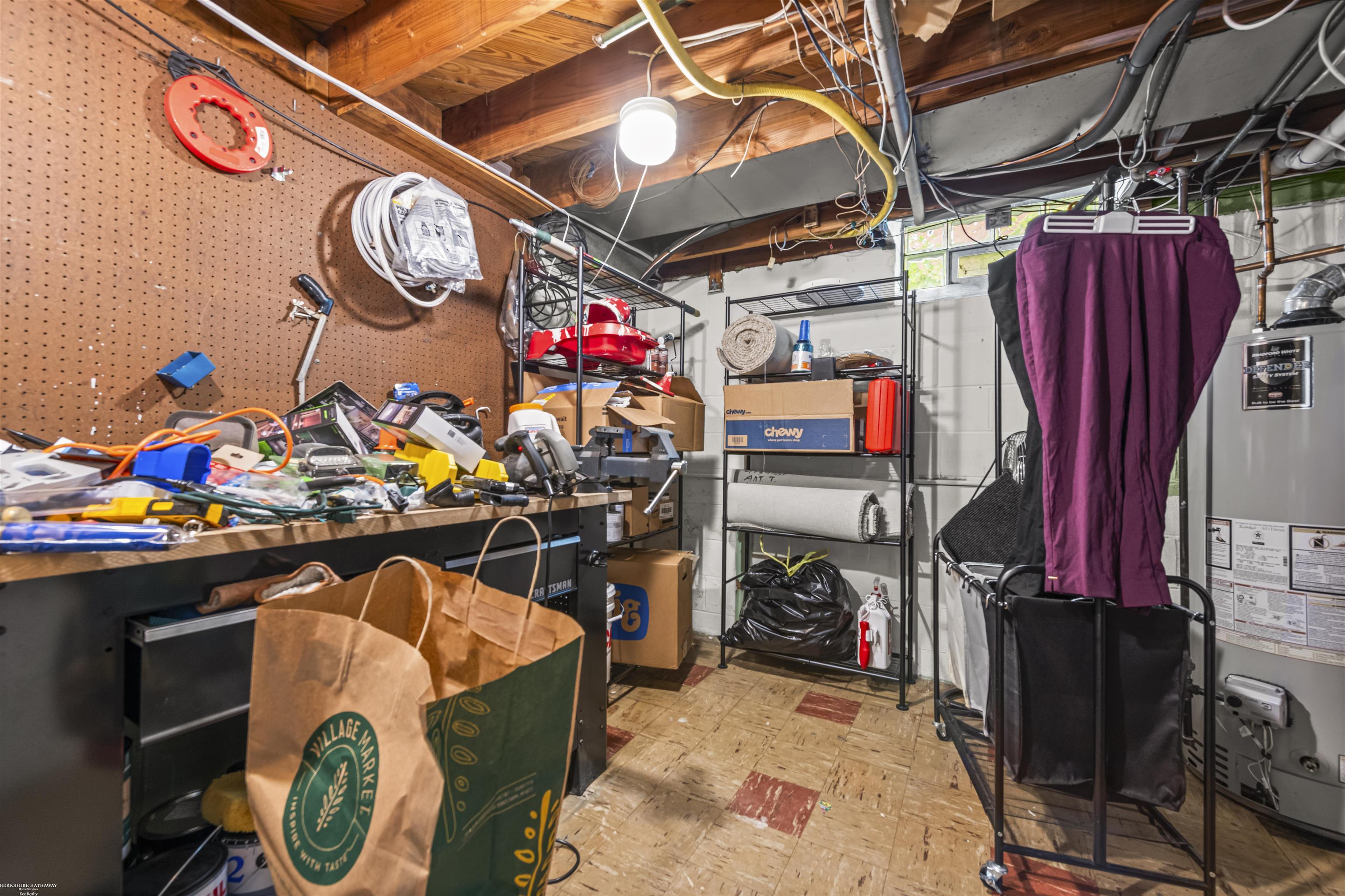 1597 Newcastle Road Grosse Pointe, MI 48236 - Photo 21 of 31 50192074-817824a7-d4d9-458c-a678-d3ecacd116d0.JPG