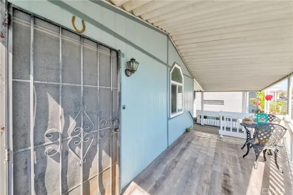 a view of entryway with patio