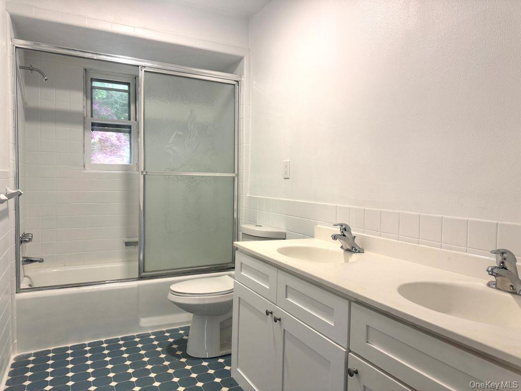 560 Taxter Road Elmsford, NY 10523 - Photo 26 of 39