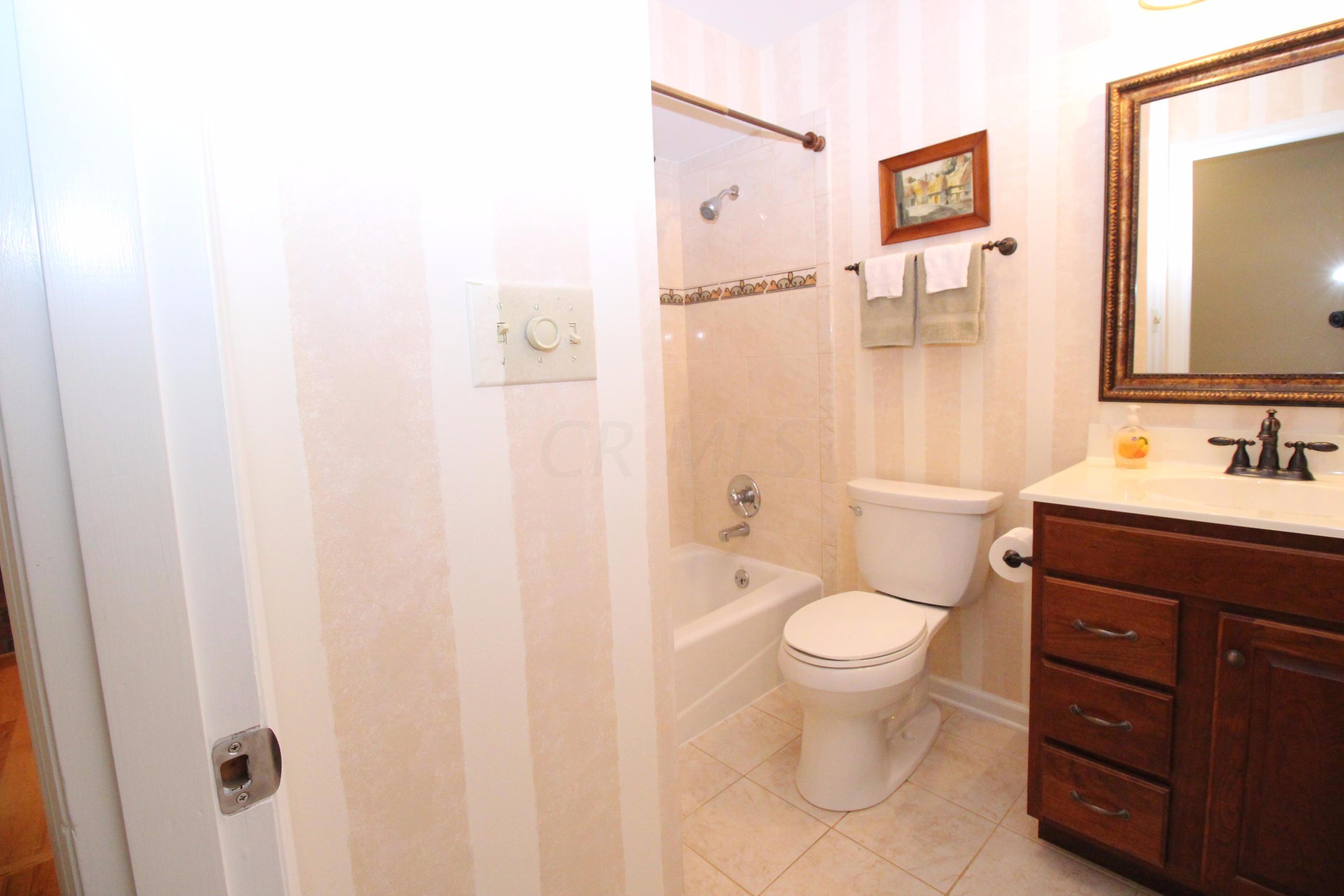 2258 Cheltenham Road Columbus, OH 43220 - Photo 29 of 54