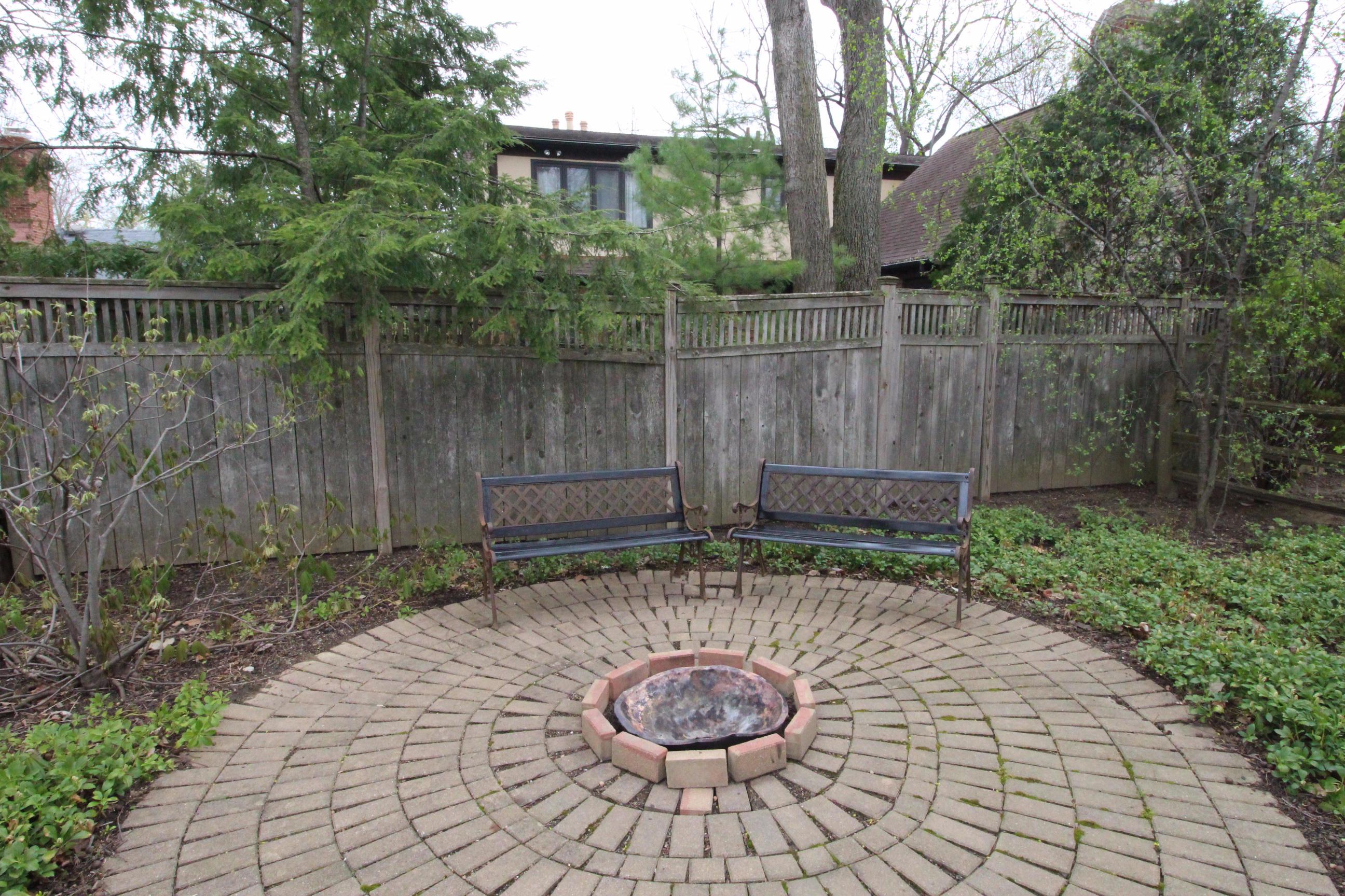 2258 Cheltenham Road Columbus, OH 43220 - Photo 3 of 54