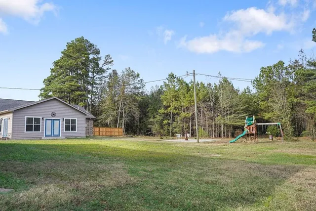 a view of house with a big yard
