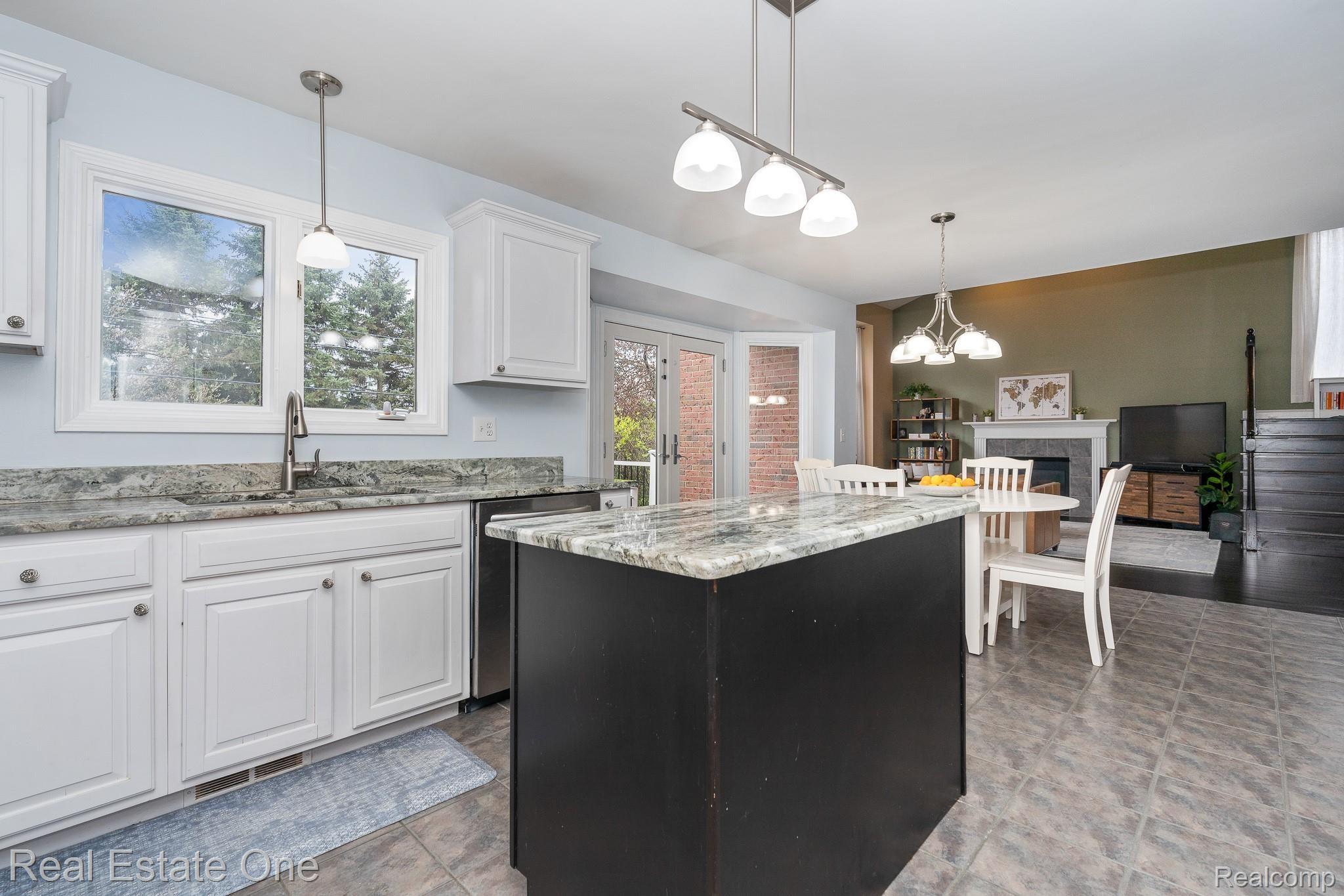 1712 Chase Drive Rochester, MI 48307 - Photo 17 of 44 1712 Chase MLS-W025.jpg