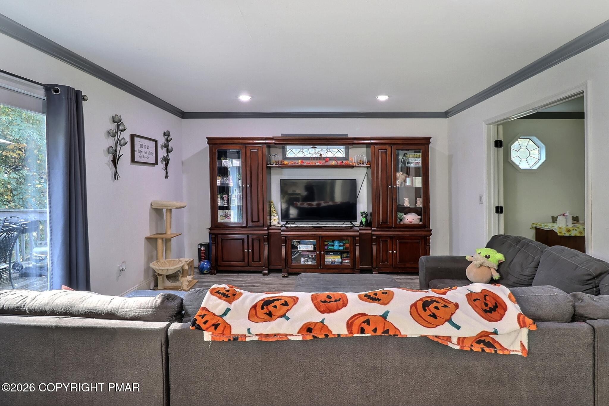 1526 Slope Road East Stroudsburg, PA 18302 - Photo 13 of 42 Family Room
