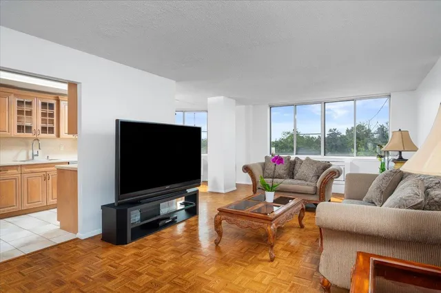 $465,000 | 1270 North Avenue, Unit 5A, New Rochelle, NY 10804