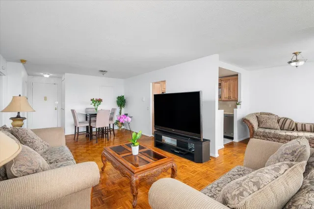$465,000 | 1270 North Avenue, Unit 5A, New Rochelle, NY 10804