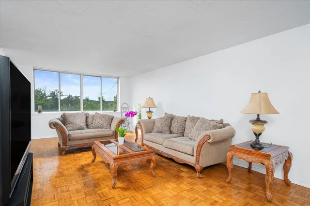 $465,000 | 1270 North Avenue, Unit 5A, New Rochelle, NY 10804