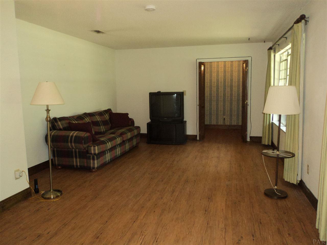 5003 Treahna Road Pensacola, FL 32526 - Photo 7 of 17 Gallery Image 7