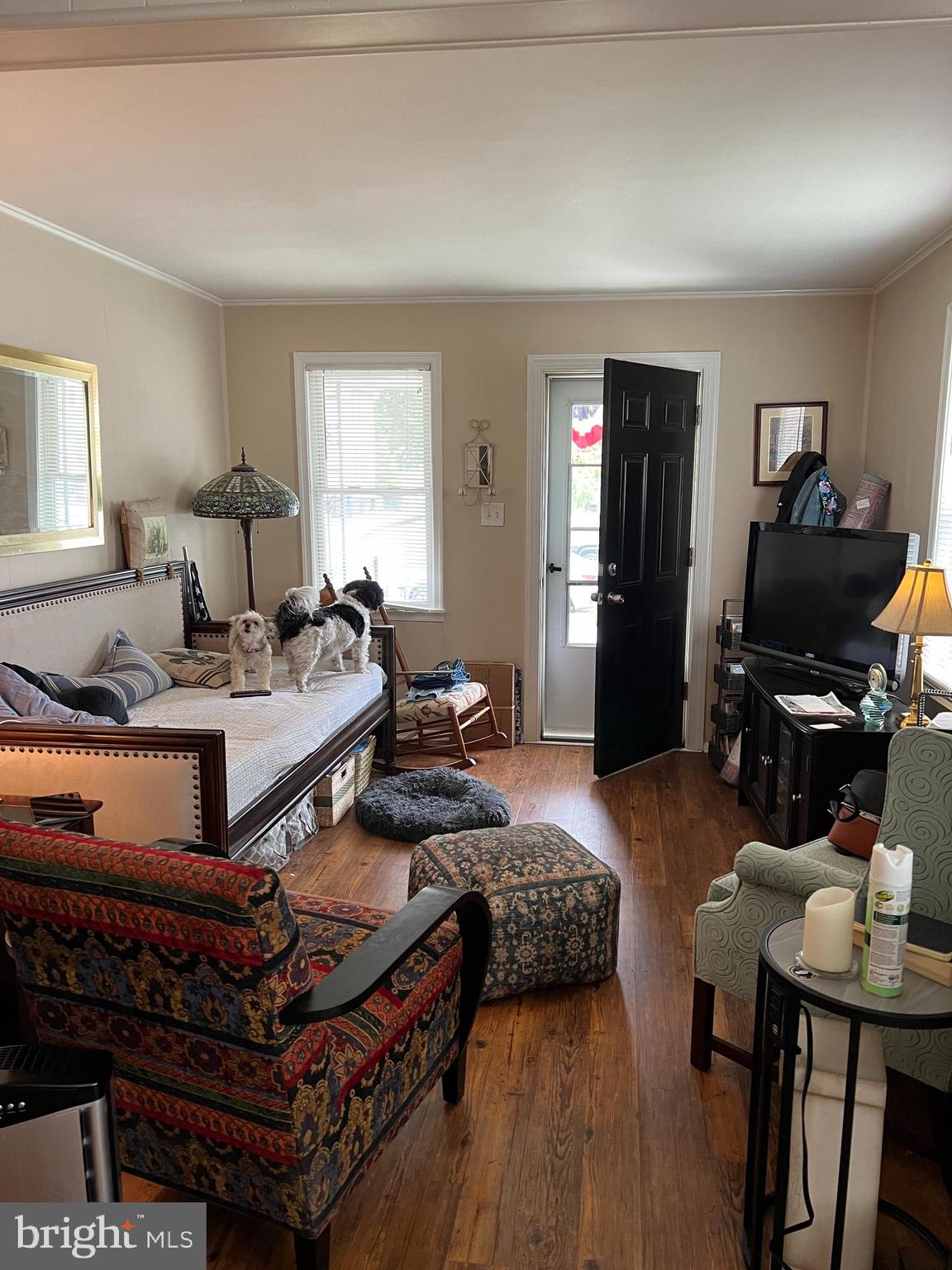311 Cleveland Avenue Riverside, NJ 08075 - Photo 2 of 14 Living Room