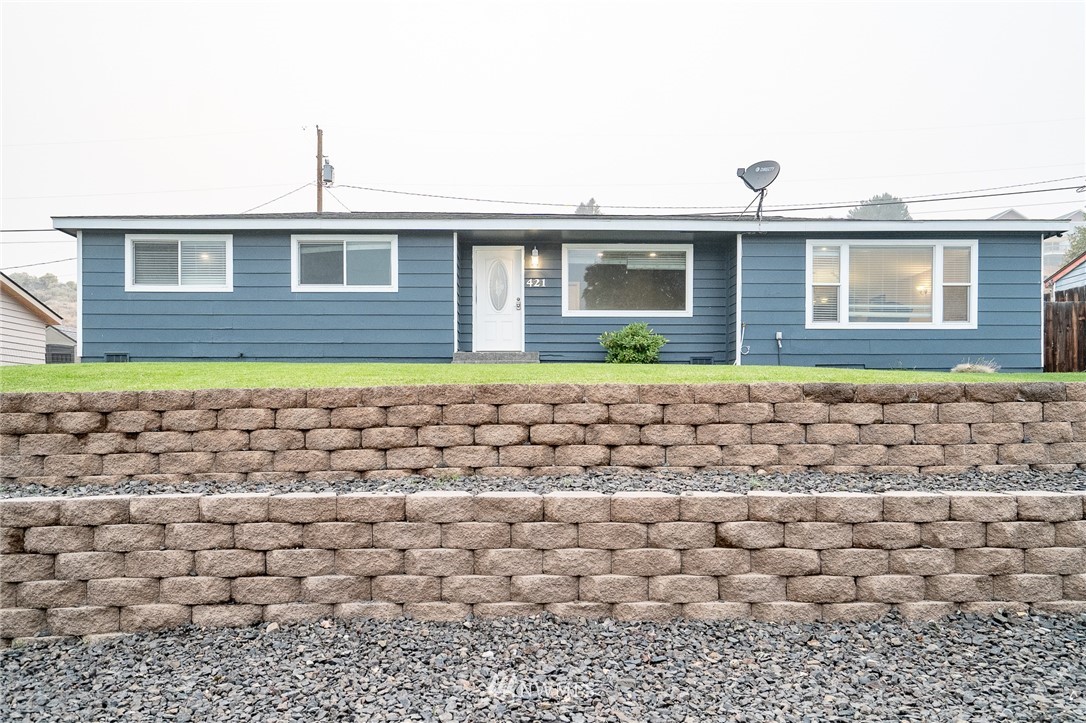 421 Patrick Road Ephrata, WA 98823 - Photo 2 of 31 Gallery Image 2