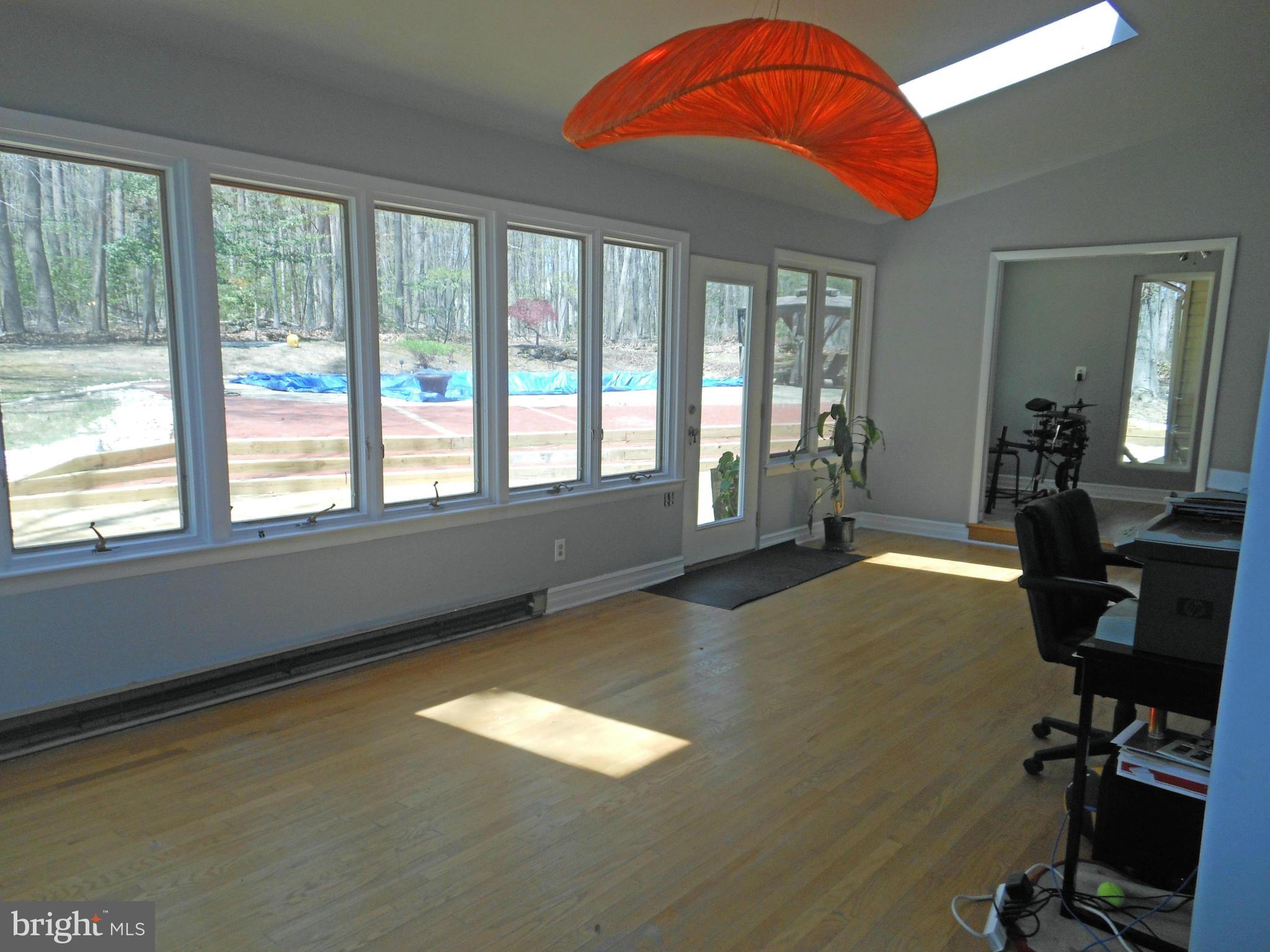 56 Wallace Manor Road Edgewater, MD 21037 - Photo 15 of 26 Sunroom