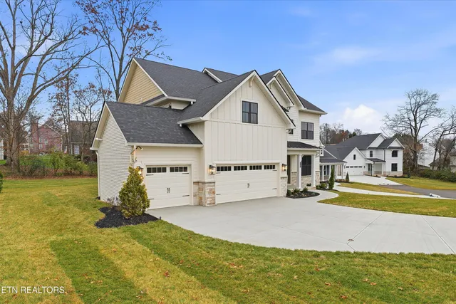 $1,074,900 | 8167 Nubbin Ridge Road, Knoxville, TN 37919