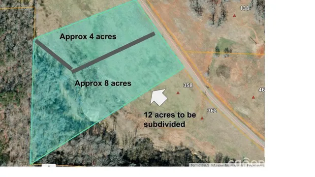 a view of a back yard