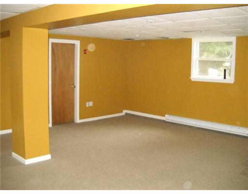 176 Vernon Street Warwick, RI 02889 - Photo 15 of 18 Den/Family/Great Room.