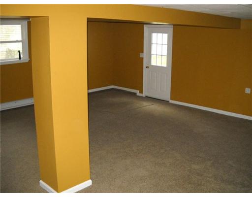 176 Vernon Street Warwick, RI 02889 - Photo 16 of 18 Den/Family/Great Room.