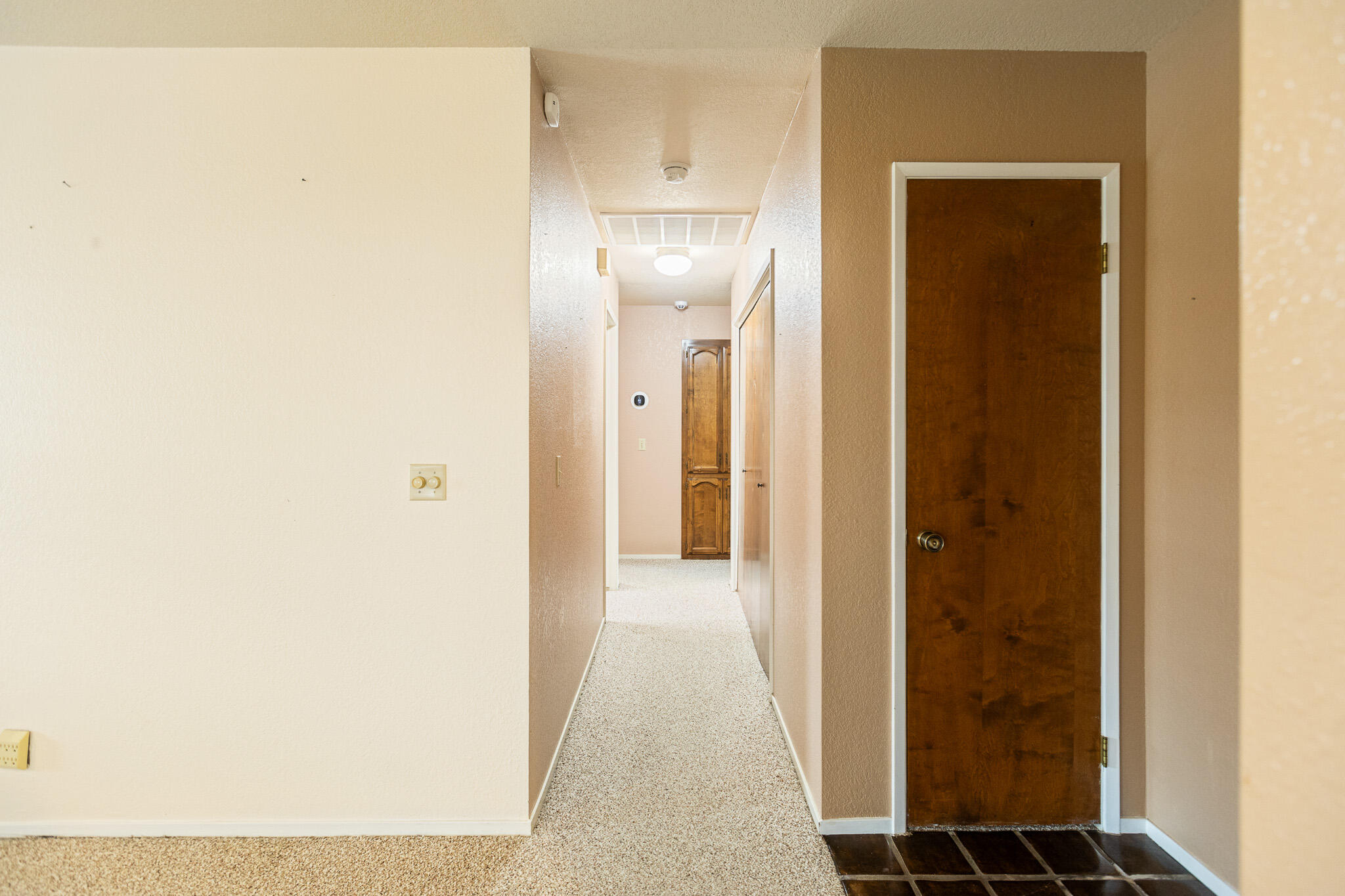 812 Woods Place Exeter, CA 93221 - Photo 19 of 47 18 Hallway