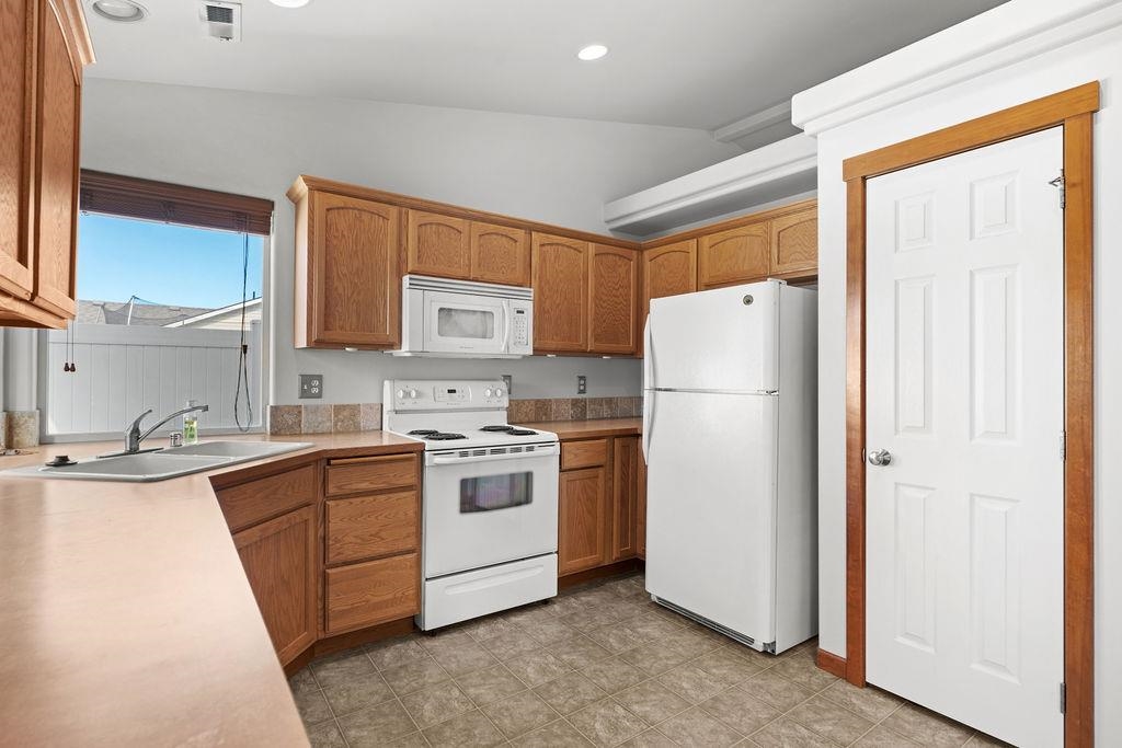 1915 North Cavalier Road Liberty Lake, WA 99016 - Photo 23 of 33