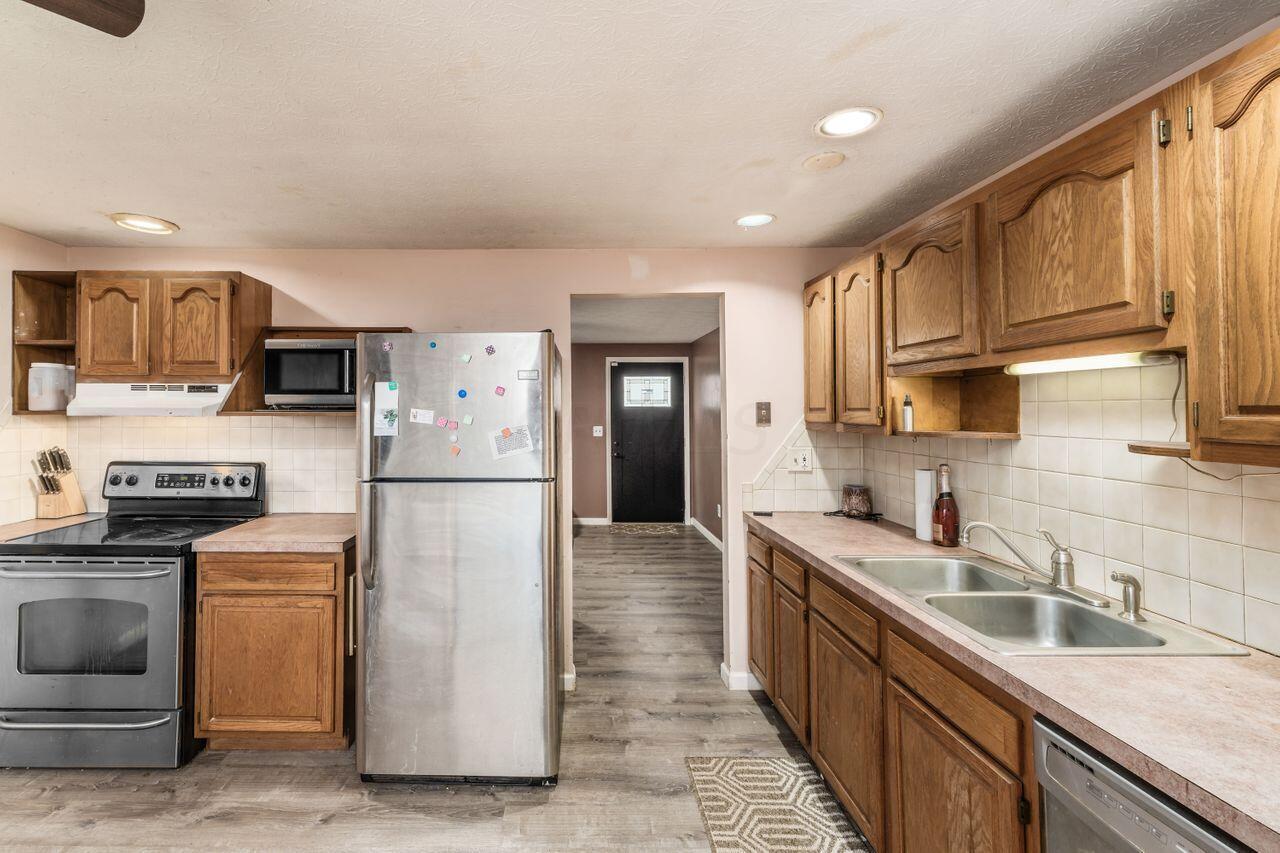 6507 Bartlett Road Reynoldsburg, OH 43068 - Photo 10 of 24 S_-_6507_Bartlett_Ct_-_040