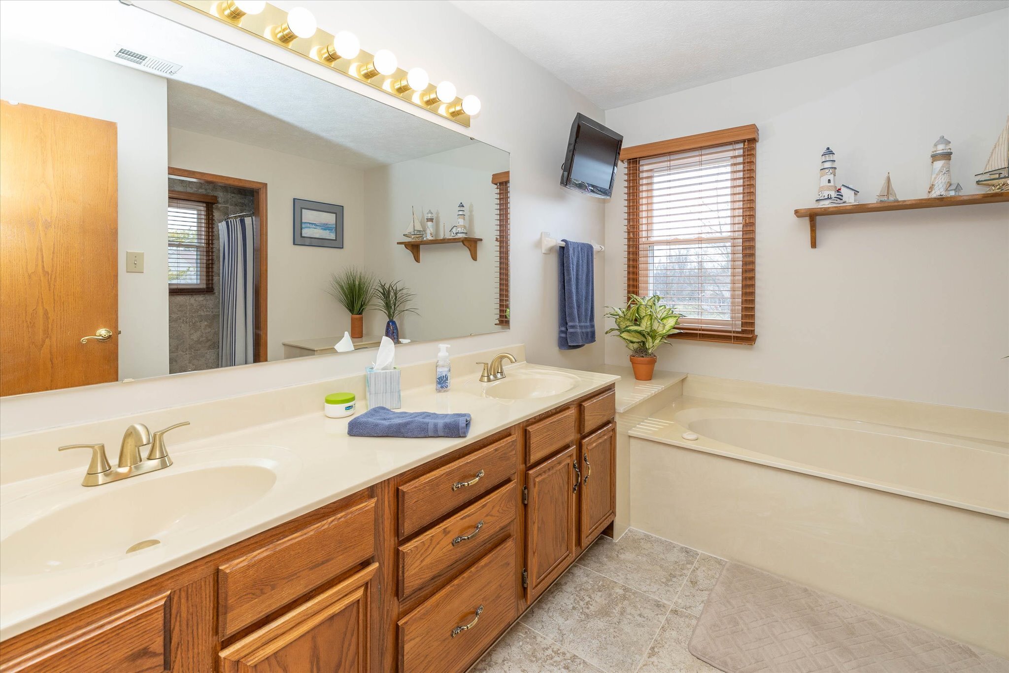 7701 Hidden Ridge Fishers, IN 46038 - Photo 19 of 36 Gallery Image 19