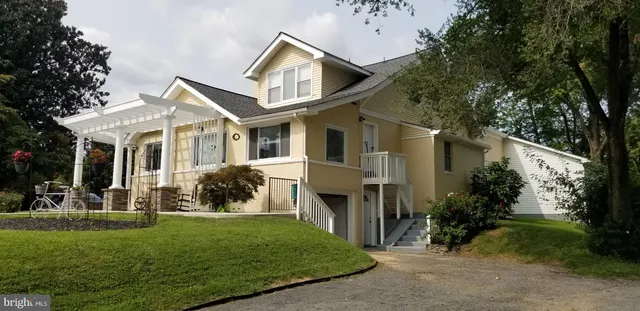 $1,300 | 9000 Colesville Road, Silver Spring, MD 20910