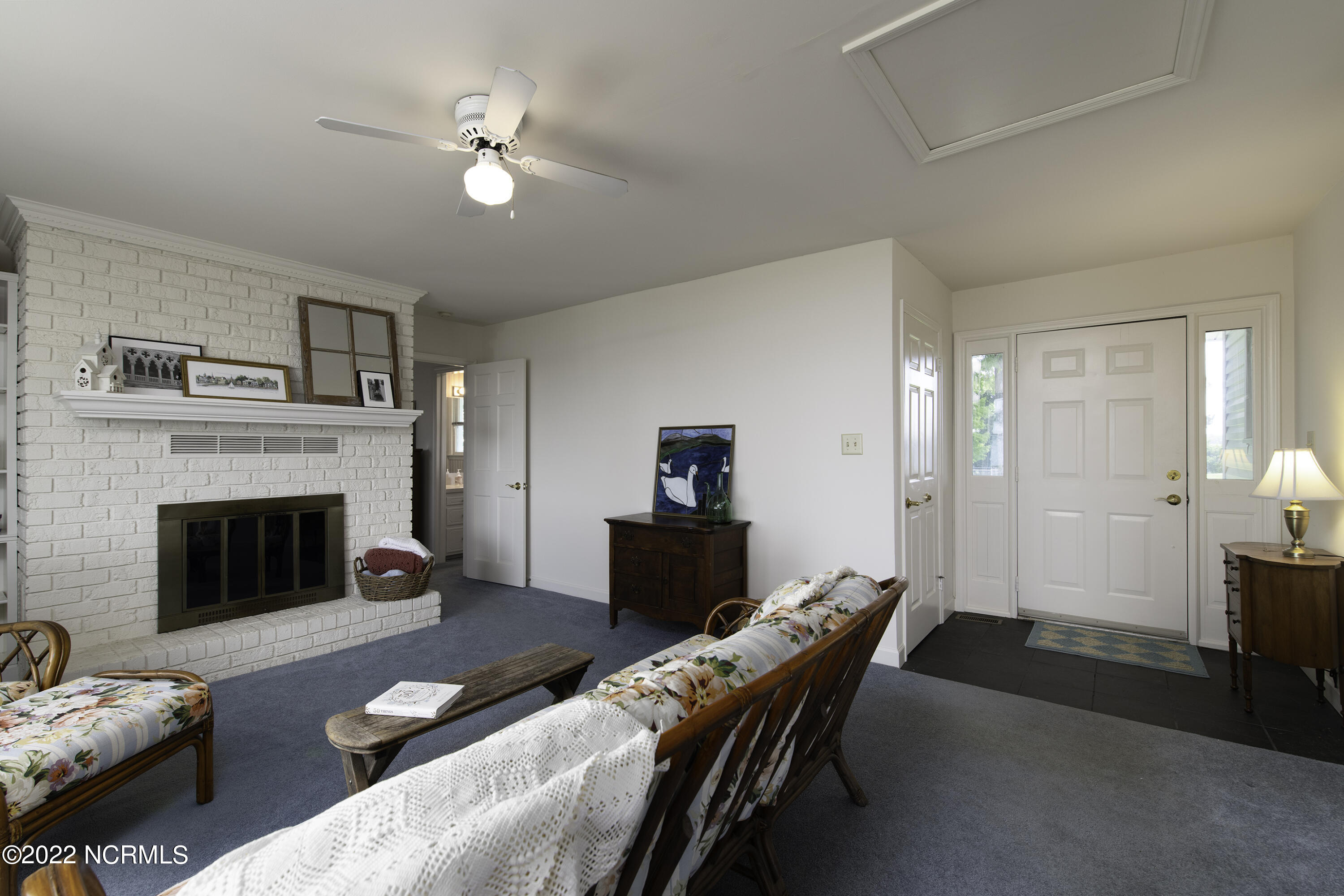 435 Riverside Drive New Bern, NC 28560 - Photo 11 of 76 Living Room