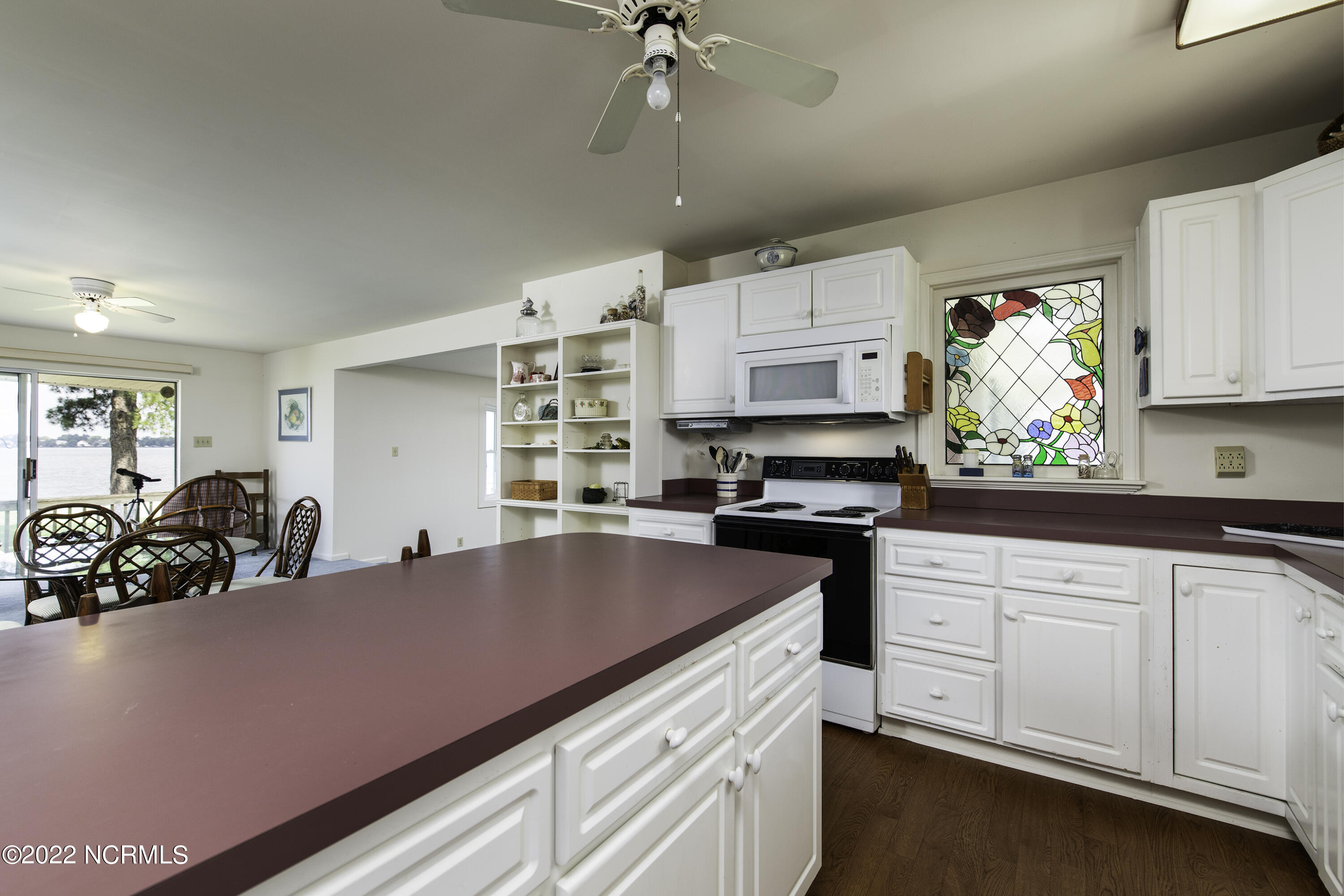 435 Riverside Drive New Bern, NC 28560 - Photo 24 of 76 Kitchen