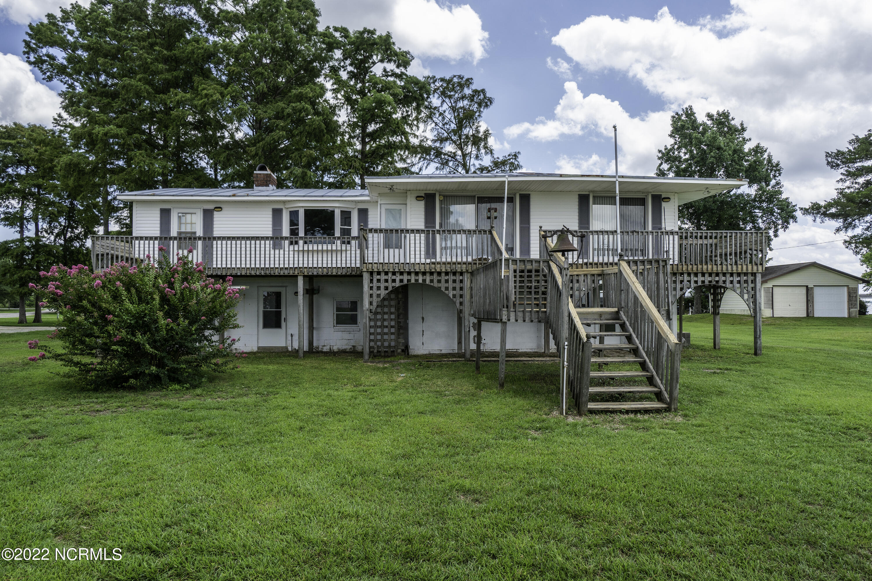 435 Riverside Drive New Bern, NC 28560 - Photo 6 of 76 Back of Home