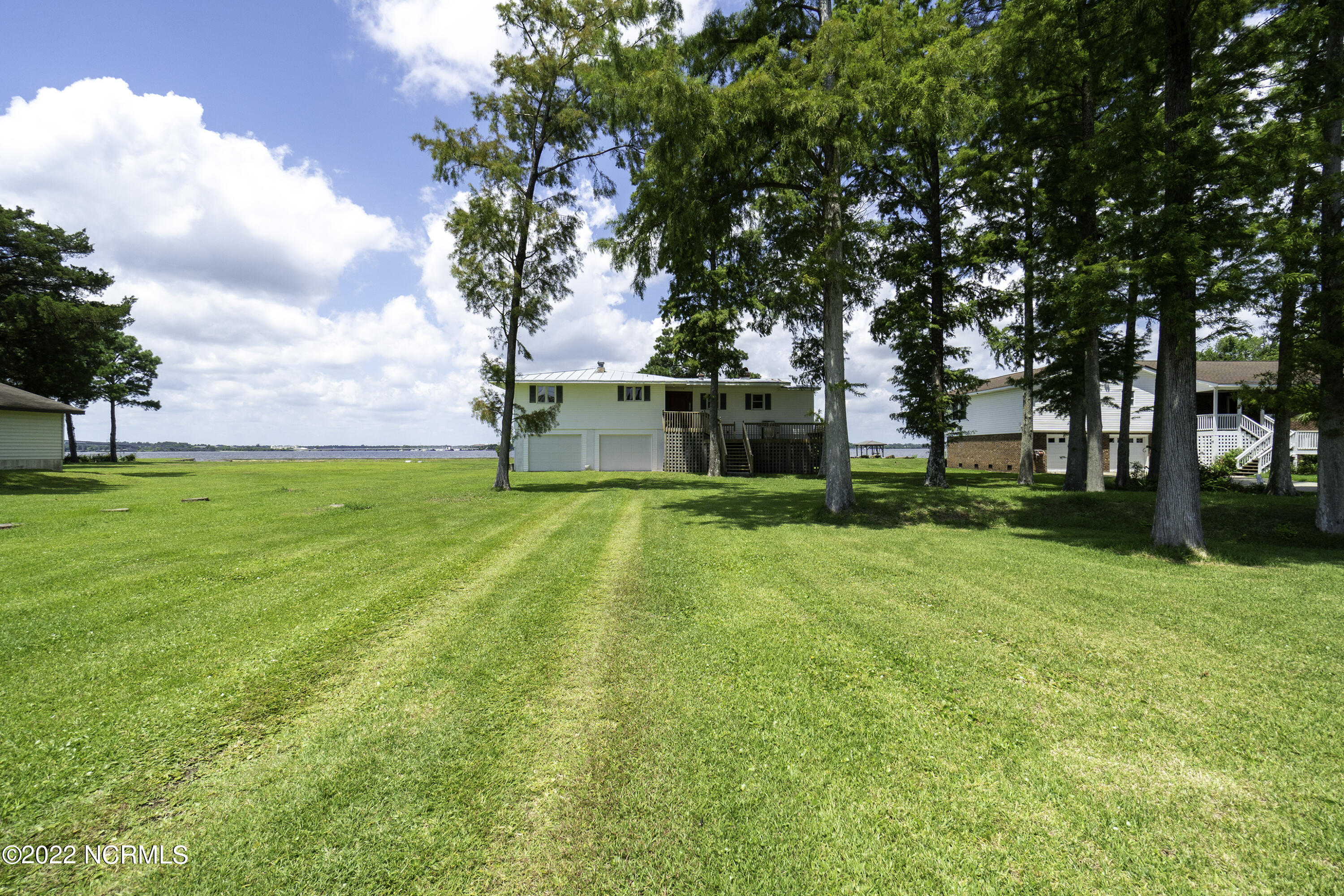 435 Riverside Drive New Bern, NC 28560 - Photo 66 of 76 Front Yard