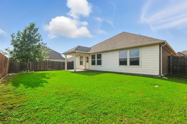 a view of a house with a backyard