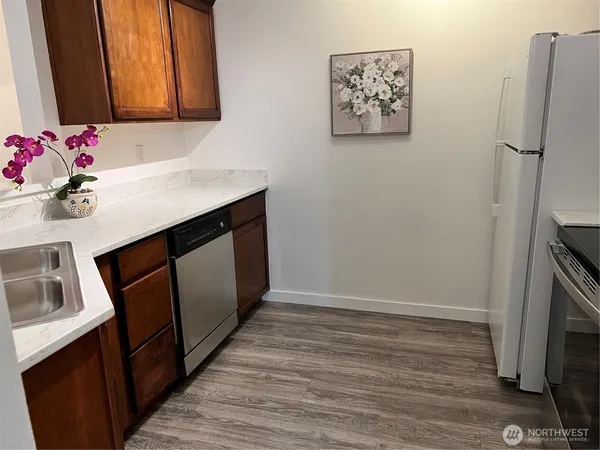 $286,000 | 11527 Highway 99, Unit A304, Everett, WA 98204