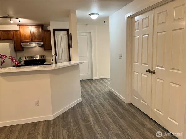 $286,000 | 11527 Highway 99, Unit A304, Everett, WA 98204