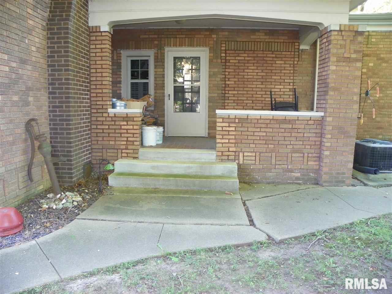 2360 Mound Road Jacksonville, IL 62650 - Photo 4 of 36