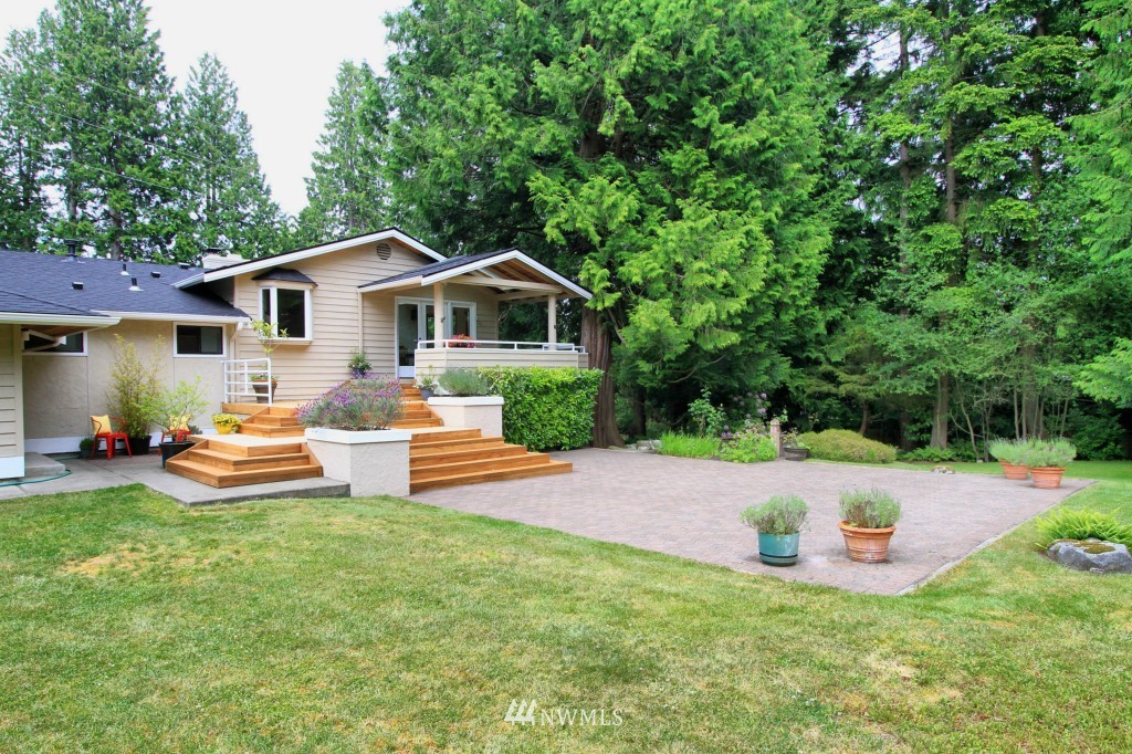 8302 188th Street Southwest Edmonds, WA 98026 - Photo 11 of 25 Gallery Image 11