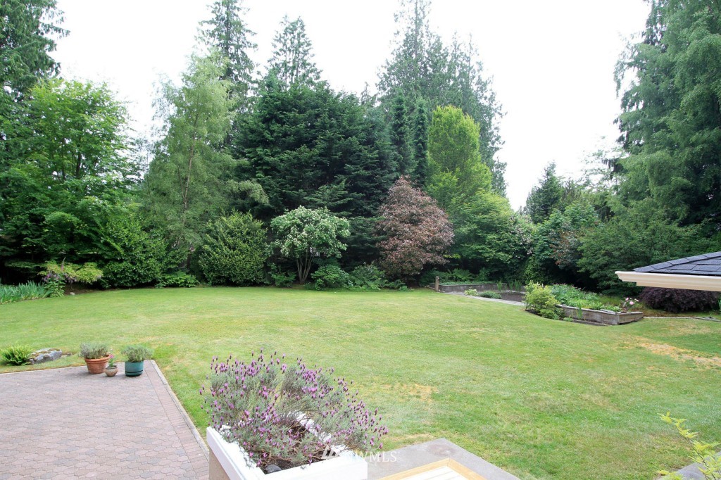 8302 188th Street Southwest Edmonds, WA 98026 - Photo 12 of 25 Gallery Image 12
