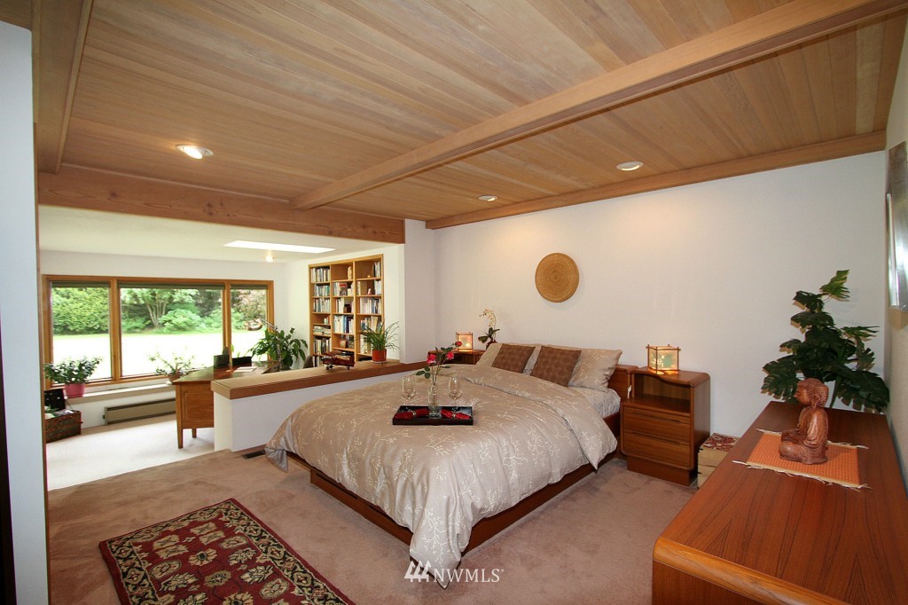8302 188th Street Southwest Edmonds, WA 98026 - Photo 13 of 25 Gallery Image 13