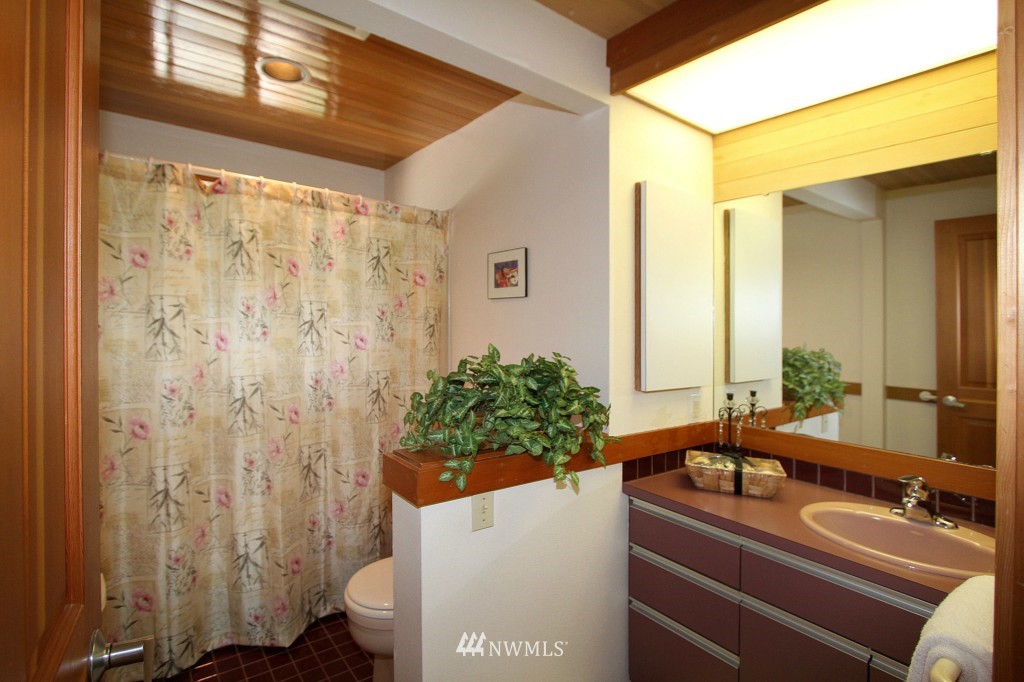 8302 188th Street Southwest Edmonds, WA 98026 - Photo 14 of 25 Gallery Image 14