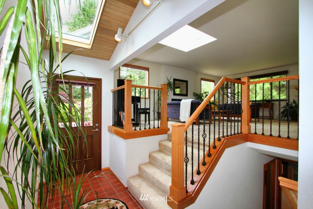8302 188th Street Southwest Edmonds, WA 98026 - Photo 4 of 25 Gallery Image 4