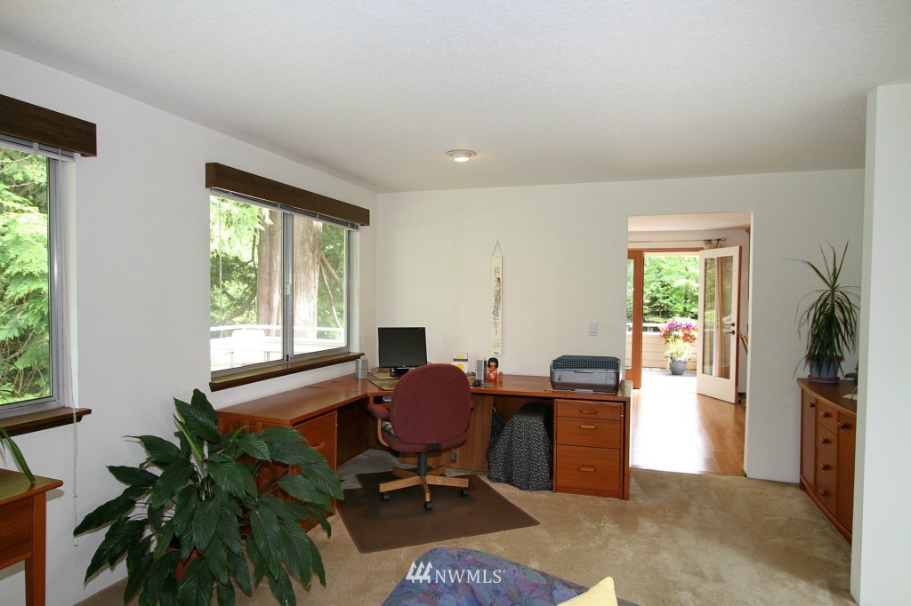 8302 188th Street Southwest Edmonds, WA 98026 - Photo 5 of 25 Gallery Image 5