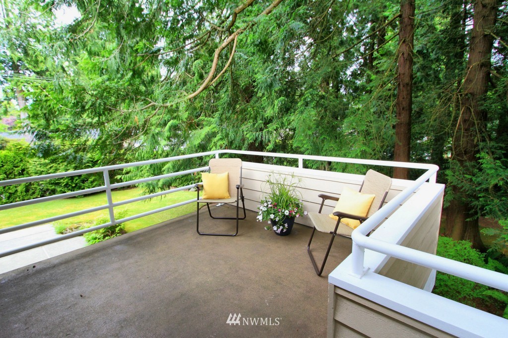8302 188th Street Southwest Edmonds, WA 98026 - Photo 6 of 25 Gallery Image 6
