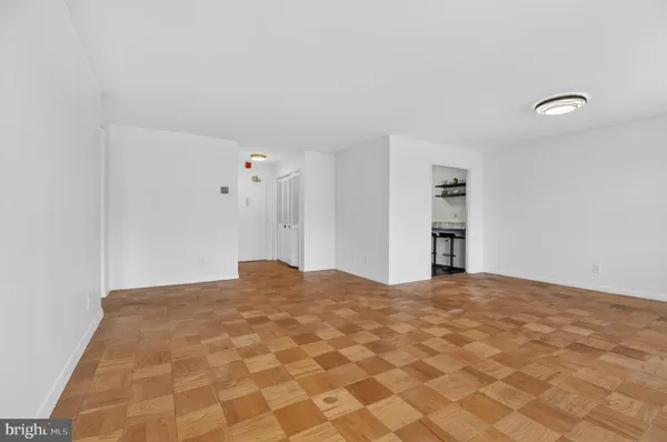 a view of empty room with closet