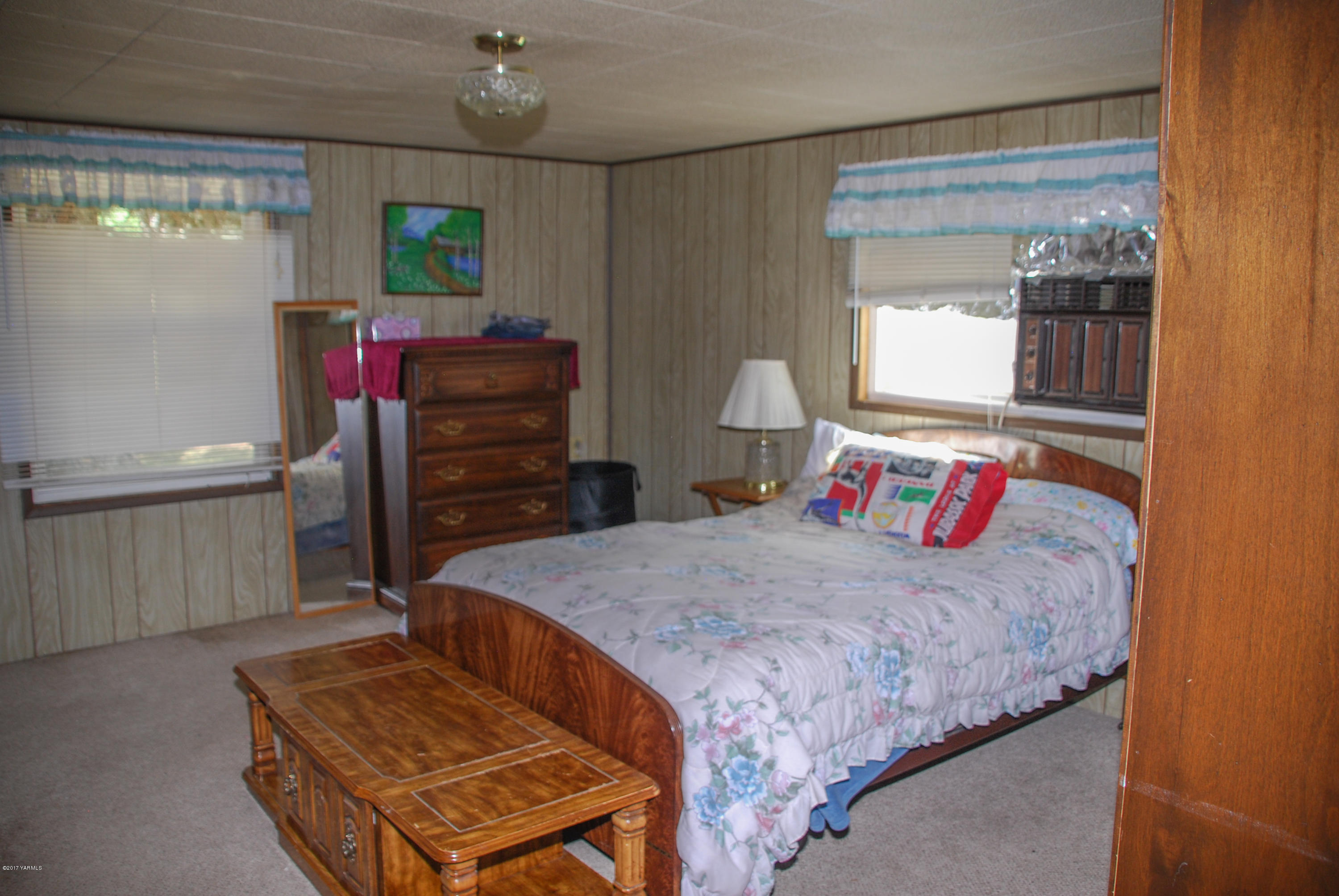 10210 Hughes Road Yakima, WA 98903 - Photo 14 of 21 a bedroom with a bed and a window