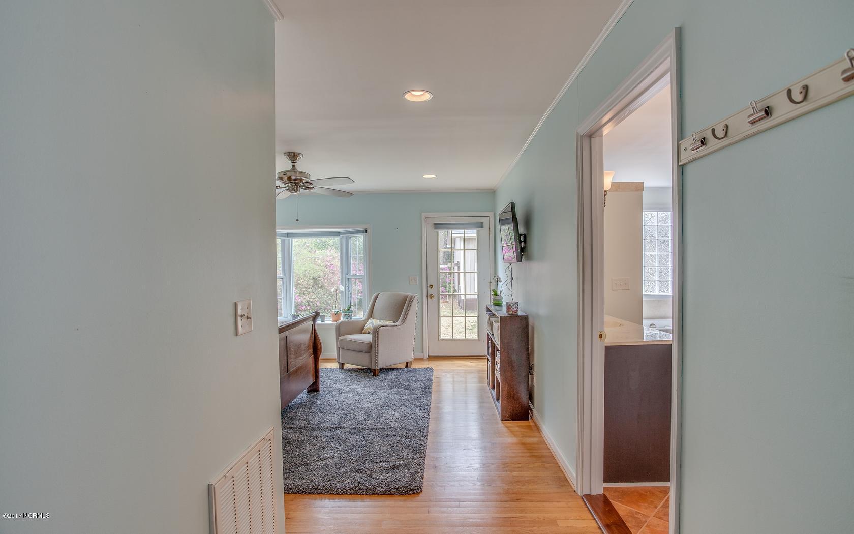 3810 Edgewood Road Wilmington, NC 28403 - Photo 19 of 43 24masterbedentry