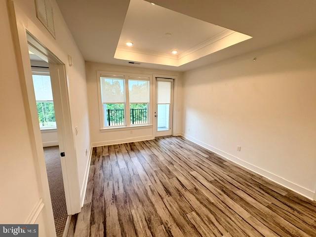 78 Old Mill Bottom Road North, Unit 409 Annapolis, MD 21409 - Photo 29 of 43 Living room with door to the private deck