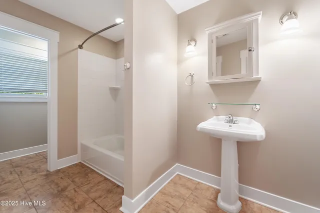 $1,995 | 113 Rivendale Drive, Jacksonville, NC 28546