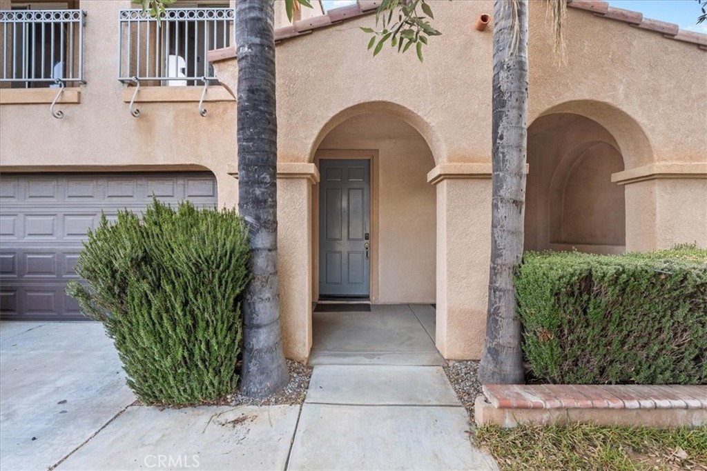 1474 Albillo Loop Perris, CA 92571 - Photo 4 of 35 a front view of a house with garden