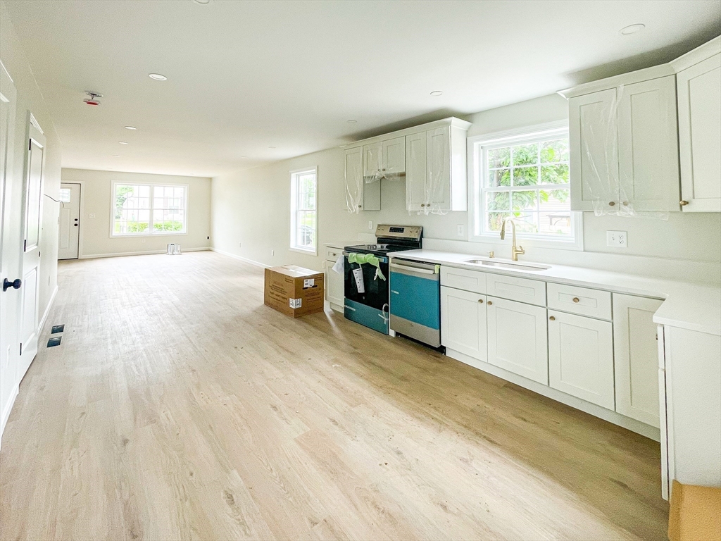 91-93 Melrose Street Springfield, MA 01109 - Photo 7 of 18 Gallery Image 7