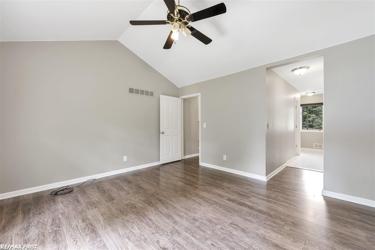 924 East Gunn Road Rochester, MI 48306 - Photo 25 of 49 31389675-24.JPG